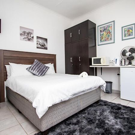 Willow Guest House Боксбурґ Екстер'єр фото