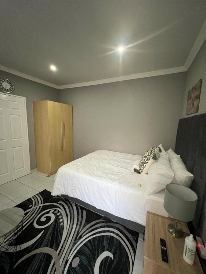 Willow Guest House Боксбурґ Екстер'єр фото